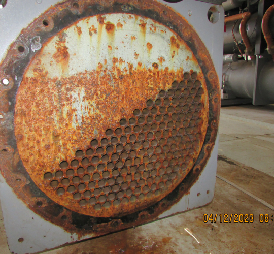 Condensador incrustado antes da lavagem química